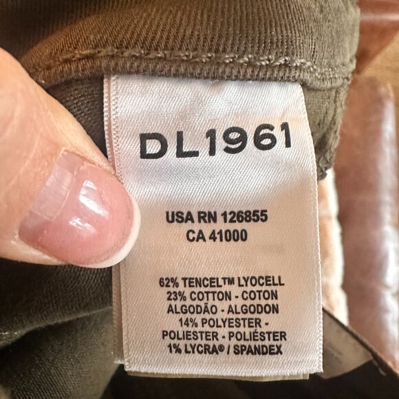 DL1961 - Picture 5 of 5